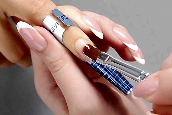 наращивание ногтей в Алматы